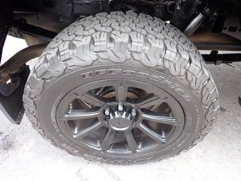 Used 2015 Ford F150 Lariat w/ Equipment Group 502A Luxury AWD/4WD image 11
