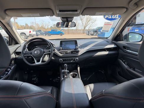 Used 2024 Nissan Altima 2.5 SR FWD image 2