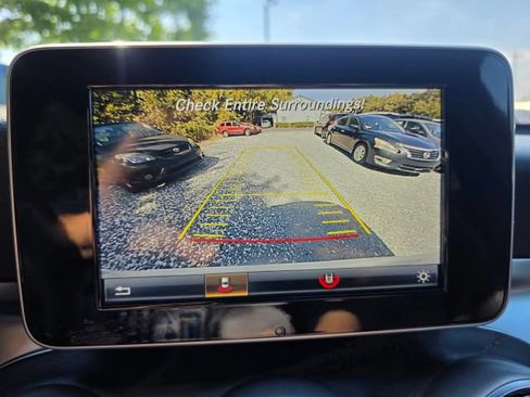 Used 2018 Mercedes-Benz GLC 300 4MATIC image 17