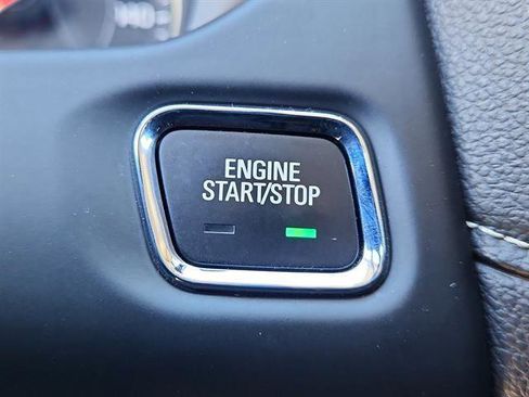 Used 2023 GMC Acadia SLT image 25