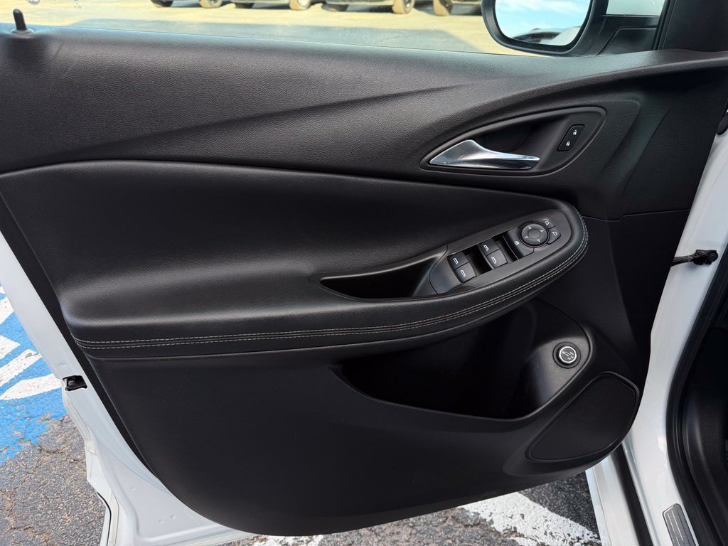 Used 2022 Buick Encore GX Select w/ Sport Touring Package FWD image 13