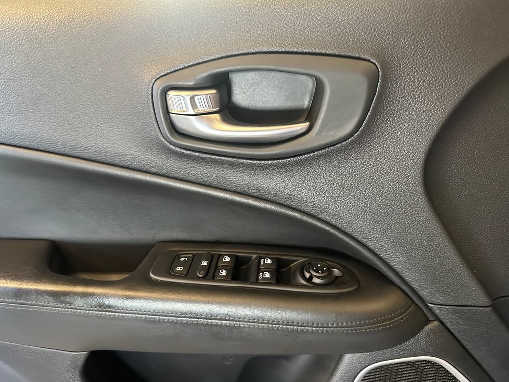 Used 2021 Jeep Compass Latitude AWD/4WD image 19