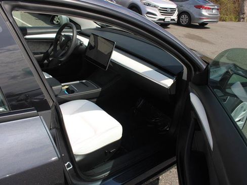 Used 2023 Tesla Model 3 Standard Range RWD image 10
