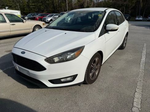 Used 2017 Ford Focus SE image 1
