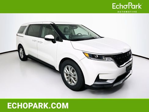 Used 2024 Kia Carnival LX image 1