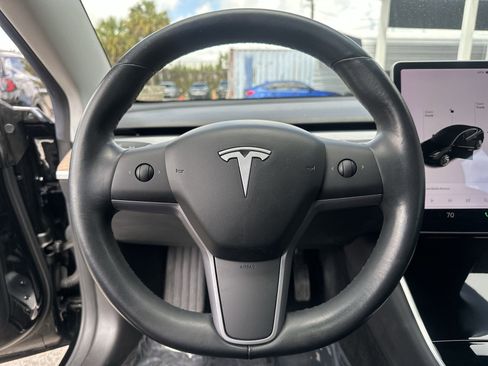 Used 2019 Tesla Model 3 Standard Range Plus image 11