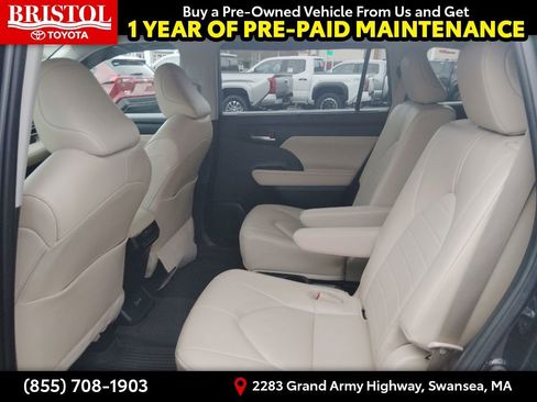 Used 2023 Toyota Highlander XLE AWD/4WD image 16