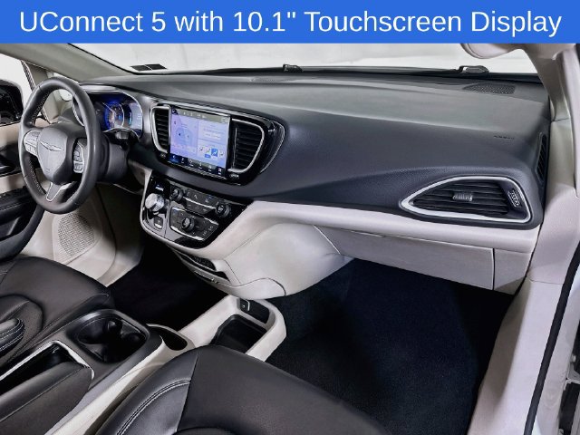 Used 2024 Chrysler Pacifica Touring-L FWD image 13