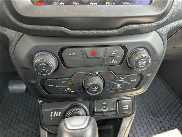 Used 2023 Jeep Renegade Latitude AWD/4WD image 20