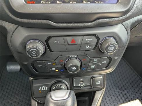 Used 2023 Jeep Renegade Latitude AWD/4WD image 20