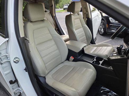 Used 2018 Honda CR-V Touring image 4