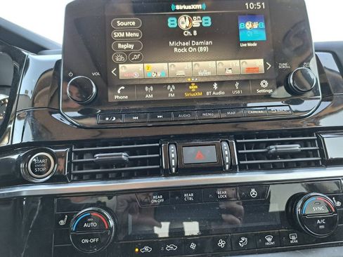 Used 2023 Nissan Pathfinder SL w/ SL Premium Package image 11