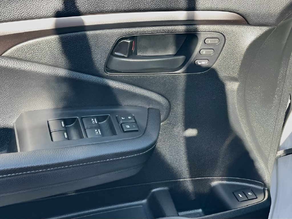 Used 2025 Honda Passport EX-L image 17