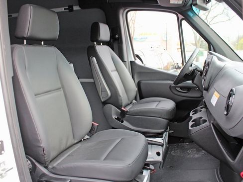 Used 2025 Mercedes-Benz Sprinter 2500 image 20