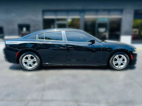 Used 2016 Dodge Charger SE RWD image 6