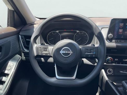 Certified 2023 Nissan Rogue SV FWD image 25