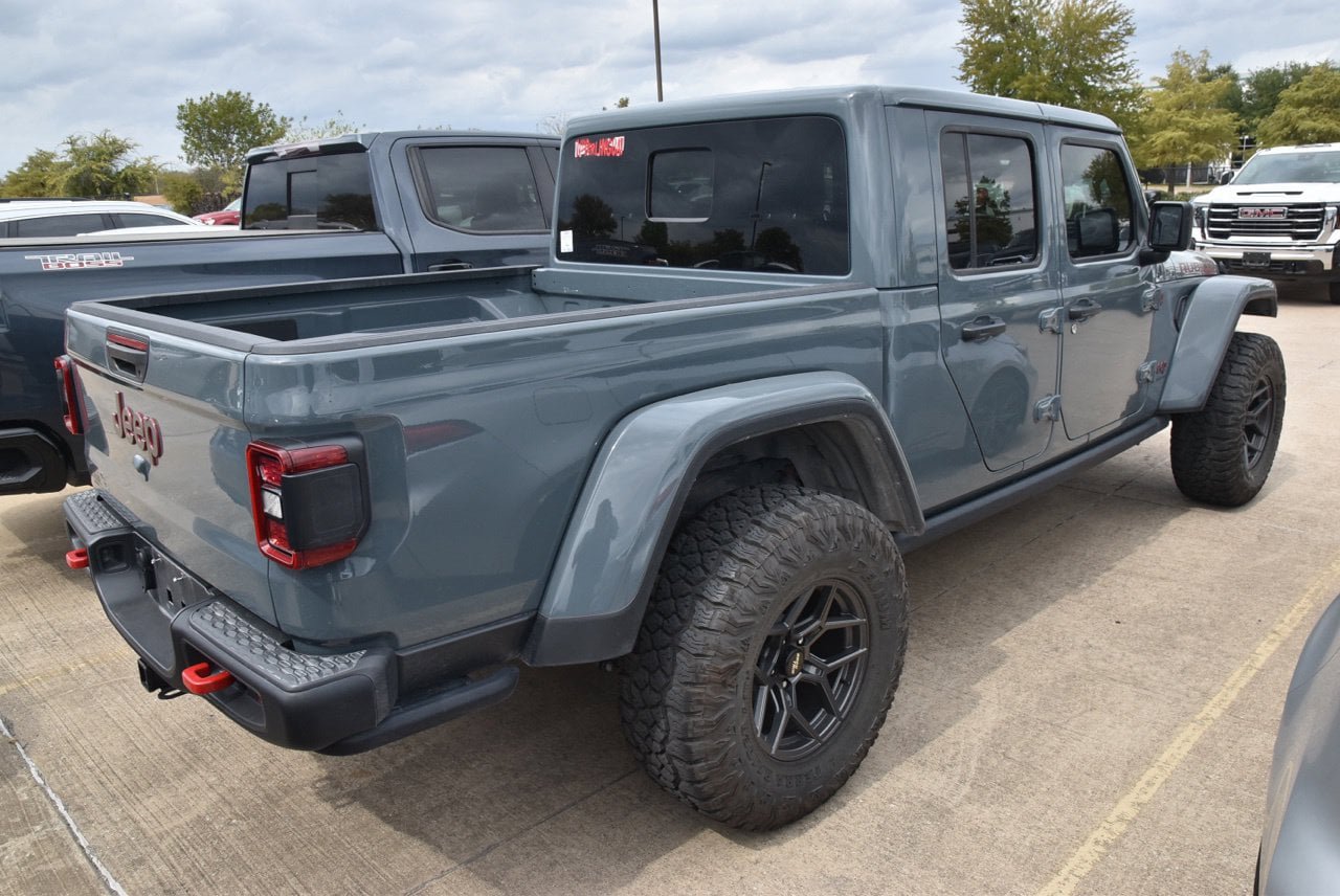 Used 2025 Jeep Gladiator Rubicon w/ Convenience Group AWD/4WD image 5