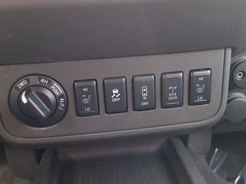 Used 2021 Nissan Frontier PRO-4X w/ Pro-4x Utility Package image 24