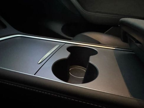 Used 2024 Tesla Model Y Performance image 28