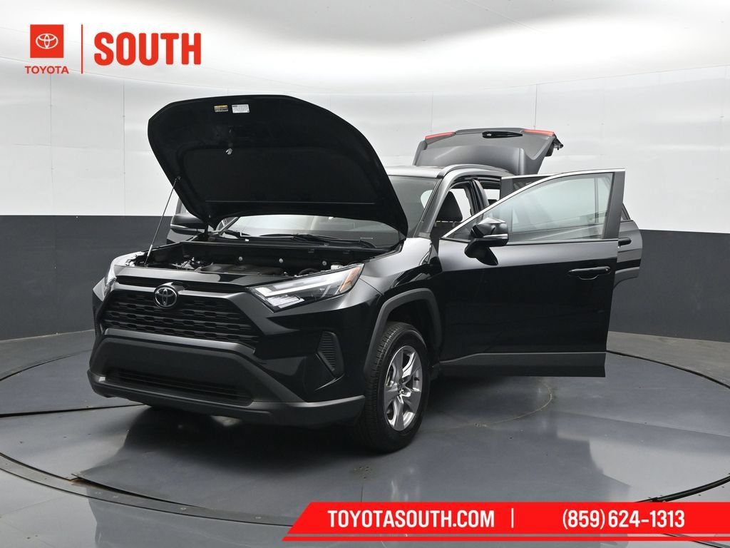 Used 2025 Toyota RAV4 XLE AWD/4WD image 55