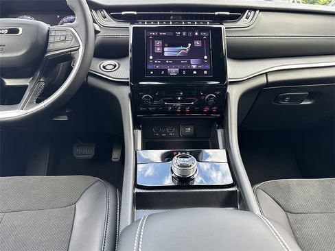 New 2025 Jeep Grand Cherokee Altitude image 6