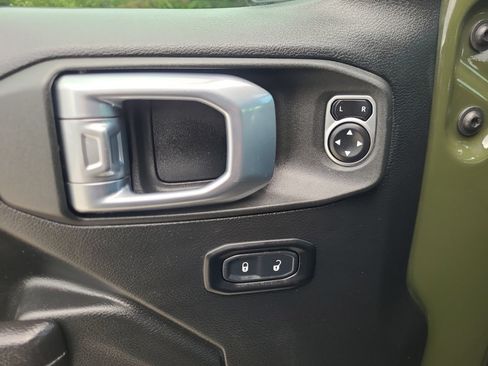 Used 2023 Jeep Wrangler Rubicon w/ Cold Weather Group AWD/4WD image 36