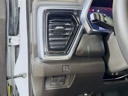 Used 2025 GMC Canyon Elevation RWD image 8