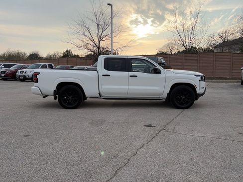 Used 2024 Nissan Frontier SV w/ Technology Package image 4