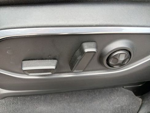 Used 2022 Jeep Wagoneer Series I AWD/4WD image 16