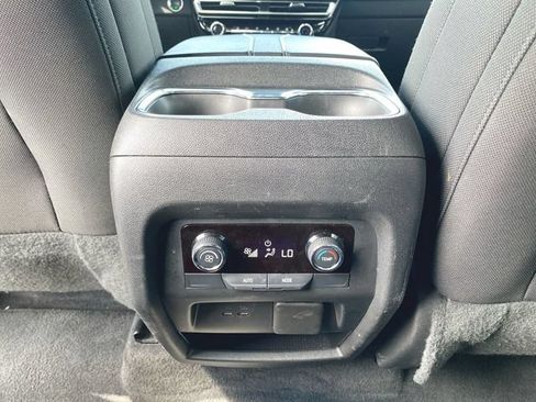 Used 2024 Chevrolet Traverse LT AWD/4WD image 20