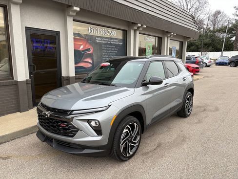 Used 2025 Chevrolet TrailBlazer RS w/ Convenience Package image 2