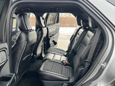 Used 2025 Ford Explorer ST-Line w/ Premium Package image 33