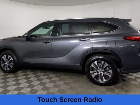 Used 2022 Toyota Highlander XLE image 7