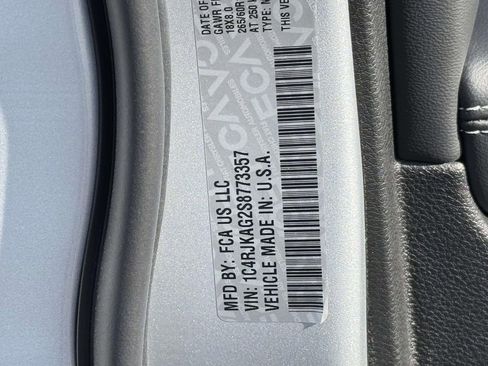 New 2025 Jeep Grand Cherokee L Altitude image 30