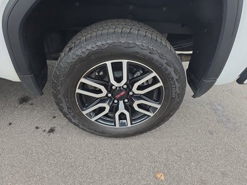 Used 2025 GMC Sierra 1500 AT4 w/ AT4 Premium Package image 28