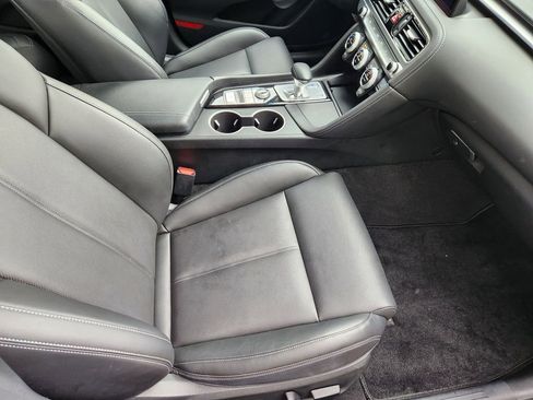 Used 2023 Genesis G70 2.0T image 13