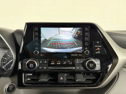 Used 2020 Toyota Highlander XLE AWD/4WD image 71