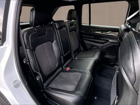 Used 2023 Jeep Grand Cherokee Altitude AWD/4WD image 24