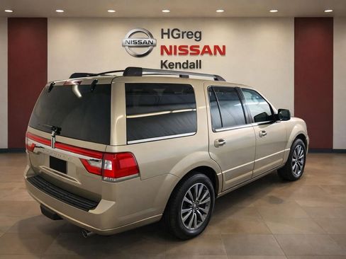 Used 2017 Lincoln Navigator Select AWD/4WD image 4