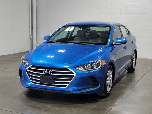Used 2018 Hyundai Elantra SE w/ Cargo Package FWD image 2