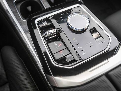 Used 2026 BMW 750e xDrive w/ Premium Package image 15