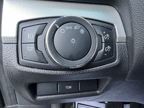 Used 2014 Ford Explorer XLT w/ Equipment Group 202A AWD/4WD image 31