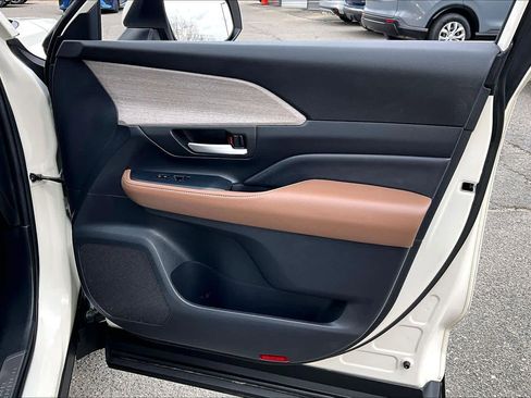 Used 2024 Toyota Grand Highlander Platinum image 22