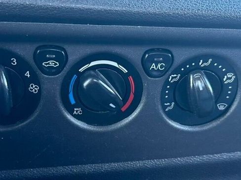 Used 2019 Ford Transit 250 T-250 SRW 156 WB 9000 GVWR image 19