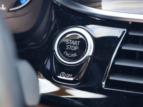 Used 2018 BMW 530i xDrive AWD/4WD image 23