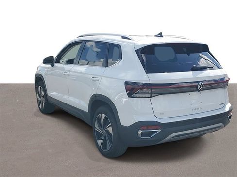 Certified 2025 Volkswagen Taos SE w/ Panoramic Sunroof Package image 3