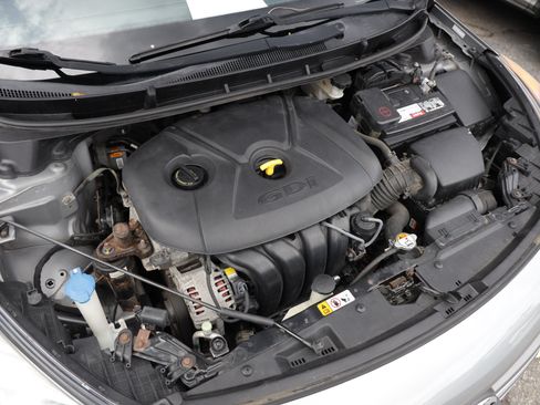 Used 2016 Hyundai Elantra GT FWD image 45