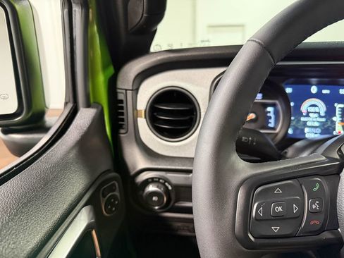 Used 2025 Jeep Wrangler Sport AWD/4WD image 70