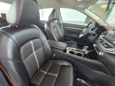 Used 2025 Nissan Altima 2.5 SR AWD/4WD image 11