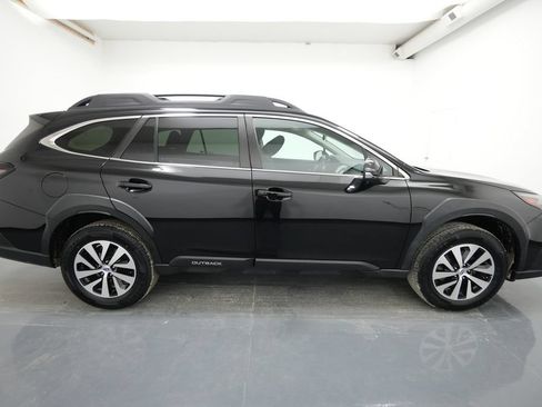 Used 2023 Subaru Outback Premium AWD/4WD image 10